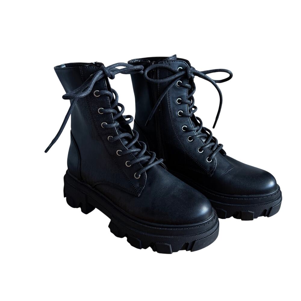 Forever 21 Black Faux Leather Combat Boots Size 7 Lace Up Lug Sole Platform